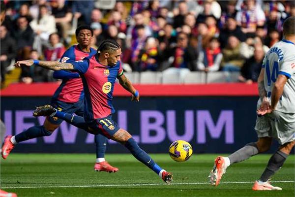 برشلونة يفوز علي ألافيس 3-1 في الدوري الإسباني