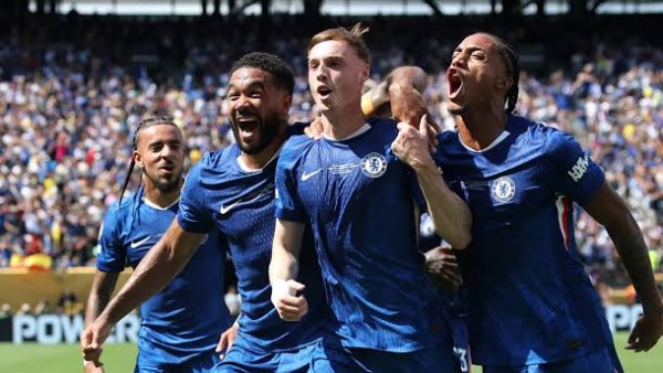 تشيلسي يهزم بيرنلي 2-1 ويصعد لوصافة البريميرليج مؤقتاً