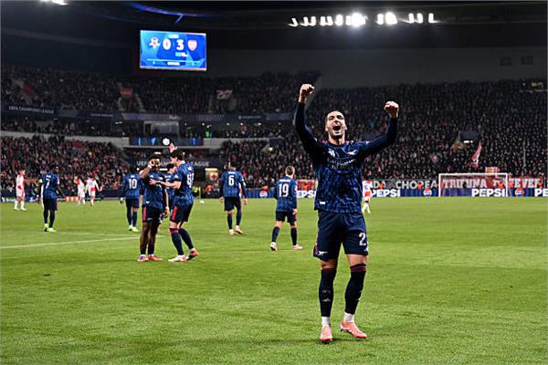 آرسنال يكتسح سلافيا براج 3-0 وينفرد بصدارة دوري الأبطال