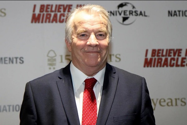 وفاة الأسكتلندي جون روبرتسون نجم نوتنجهام السابق