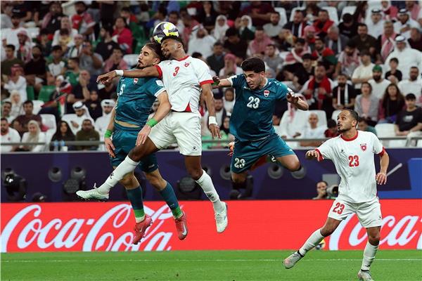 التعادل السلبي يحسم الشوط الأول بين الإمارات والسعودية