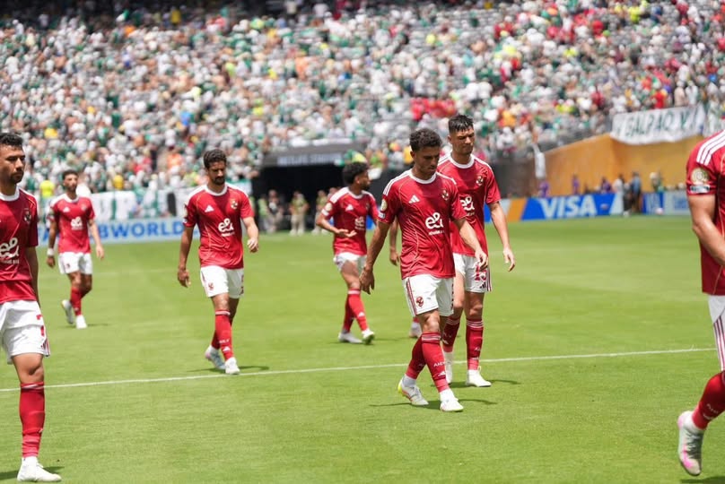 الخطيب يقرر خصم 30% من رواتب اللاعبين وتجميد العقود