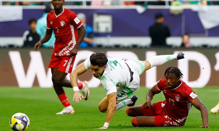 شوط أول سلبي بين الجزائر والسودان بكأس العرب