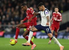 ليفربول يفوز على توتنهام 2-1 في الدوري الإنجليزي