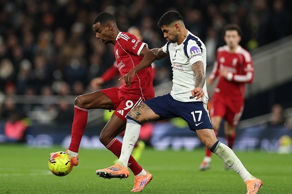 ليفربول يفوز على توتنهام 2-1 في الدوري الإنجليزي