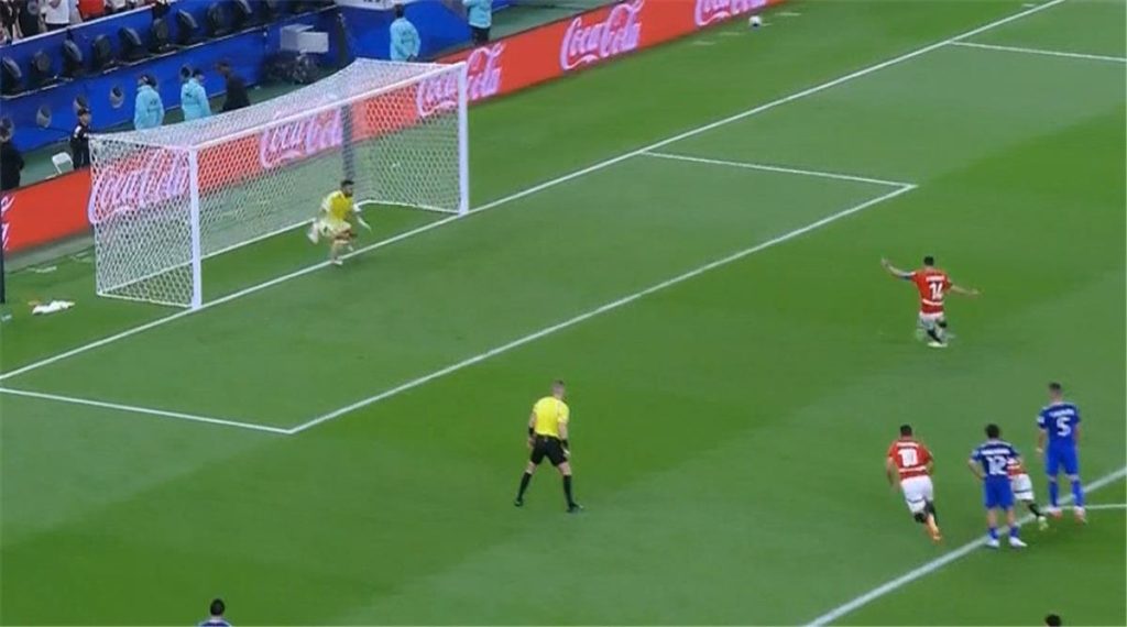 أحمد حسن يكشف تفاصيل أزمة ركلة الجزاء في مباراة مصر والكويت