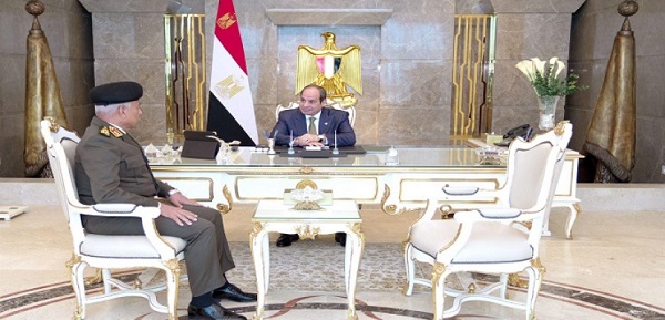 الرئيس السيسى يستقبل القائد العام للقوات المسلحة وزير الدفاع والإنتاج الحربى