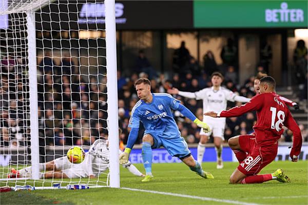 ليفربول يسقط في فخ التعادل 2-2 أمام فولهام بالدوري الإنجليزي