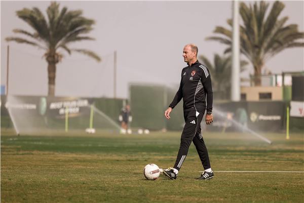 توروب يعلن قائمة الأهلي لمباراة يانج أفريكانز