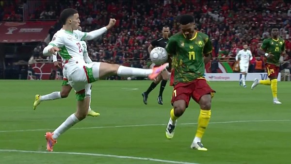 منتخب المغرب يتقدم على الكاميرون 1-0 في الشوط الأول