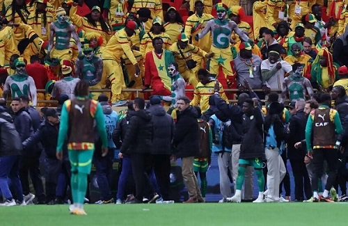 عقوبات صارمة من "كاف" بعد فوضى نهائي أمم أفريقيا 2025