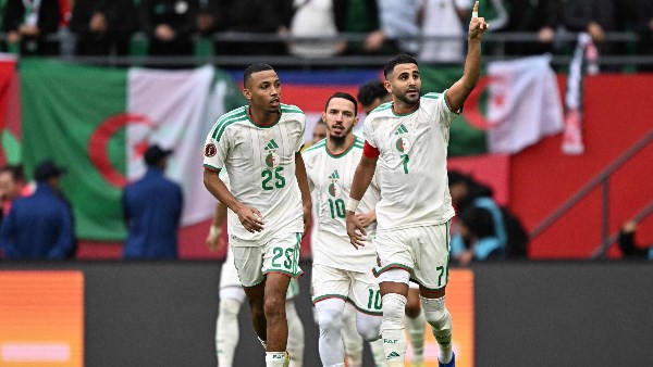 التعادل السلبي يحسم الشوط الأول بين الجزائر والكونغو الديمقراطية