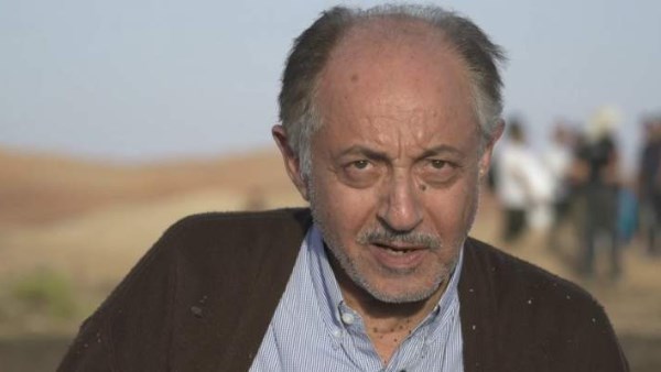 عبد العزيز مخيون يطمئن جمهوره بعد خضوعه لعملية جراحية