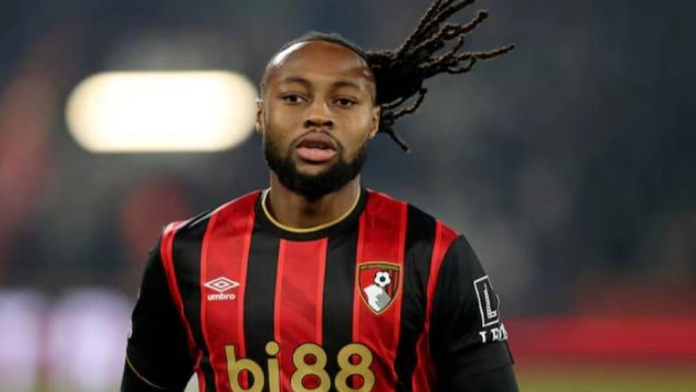 مانشستر سيتى يتعاقد مع الجناح سيمنيو من بورنموث