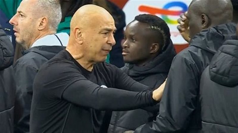 حسام حسن يتدخل لفض مشاجرة في قمة مصر والسنغال