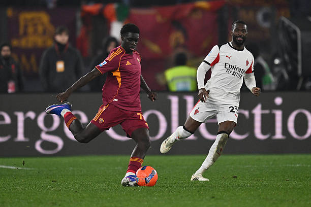 روما يتعادل مع ميلان 1-1 في الدوري الإيطالي