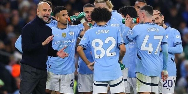 لاعبو مانشستر سيتي يردون قيمة التذاكر لجماهيرهم بعد خسارة بودو جليمت