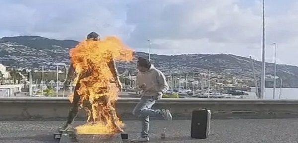 شاب يحرق تمثال كريستيانو رونالدو بجزيرة ماديرا