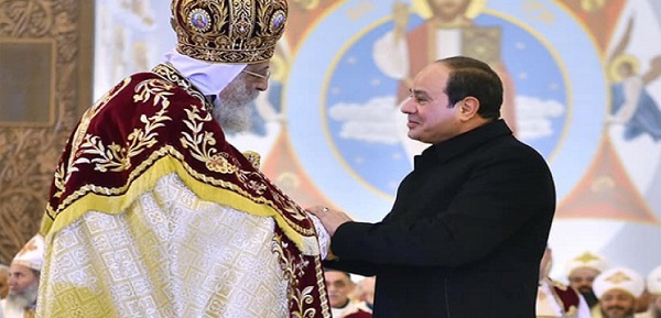 الرئيس السيسى يطمئن هاتفيًا على صحة البابا تواضروس بعد إجراء جراحة بالكلى