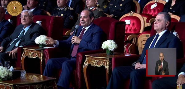 الرئيس السيسى: الشرطة تحمى مصر وشعبها من المخاطر والتهديدات