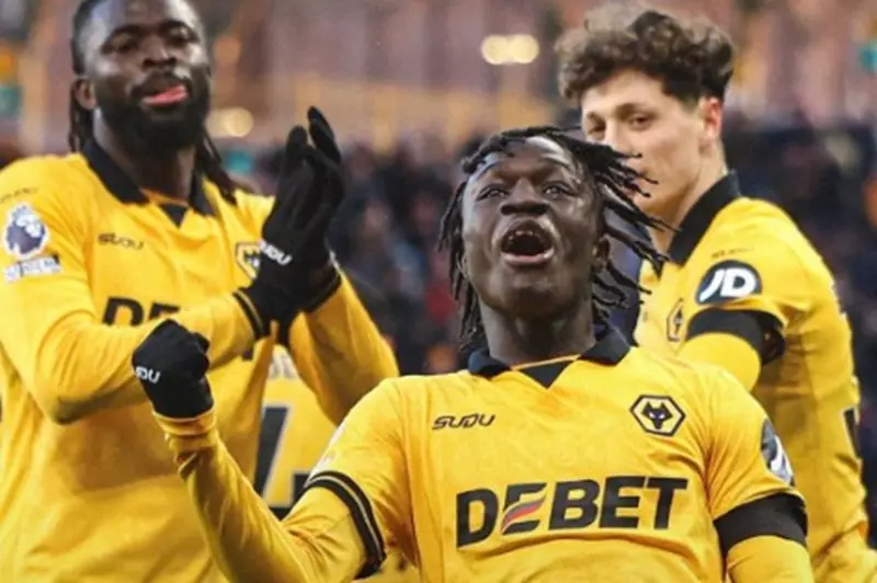 وولفرهامبتون يكتسح وست هام 3-0 ويحقق فوزه الأول في الدوري الإنجليزي