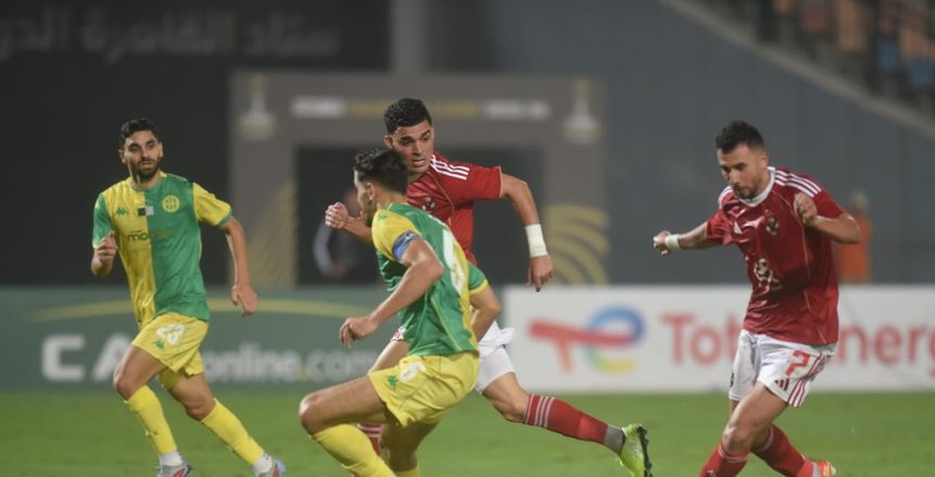 التعادل يحسم الشوط الأول من مباراة الأهلي وشبيبة القبائل