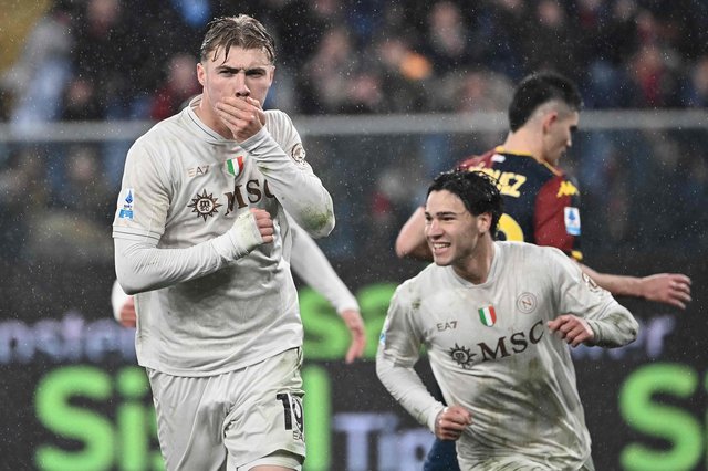 نابولي يفوز علي جنوه 3-2 في الدوري الإيطالي