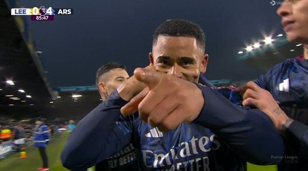 أرسنال يفوز على ليدز يونايتد 4-0 ويعزز صدارته للدوري الإنجليزي