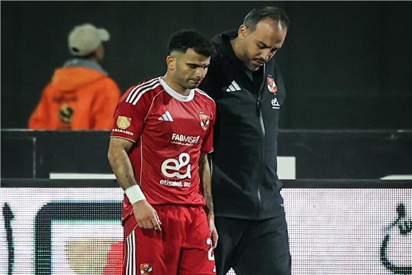 طبيب الأهلي يكشف تفاصيل إصابة زيزو