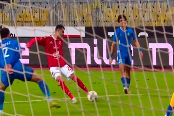 الأهلي يتقدم على سموحة في الشوط الأول بالدوري