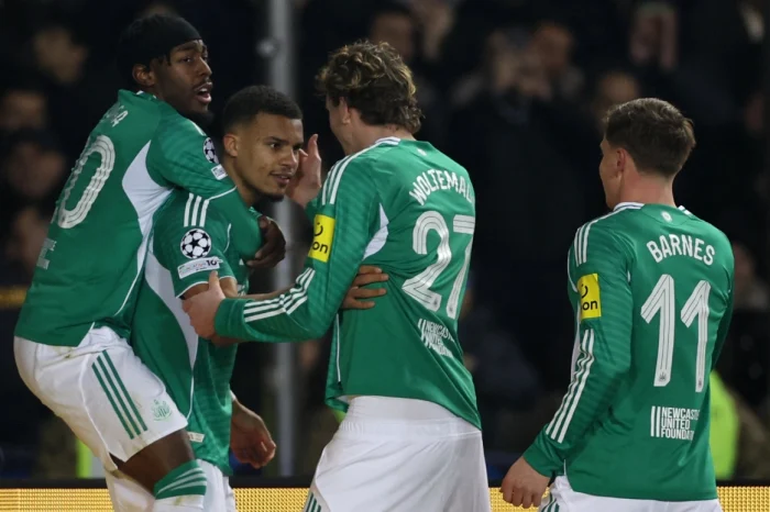 نيوكاسل يفوز علي قرة باغ 3-2 ويتأهل لثمن نهائي دوري أبطال أوروبا