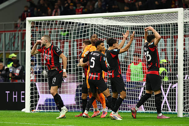 ميلان يتعادل مع كومو 1-1 ويبتعد عن صدارة الدوري الإيطالي