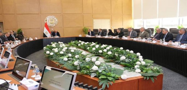 وزير الكهرباء يجتمع برؤساء شركات التوزيع لمراجعة خطة العمل واجراءات تأمين التغذية