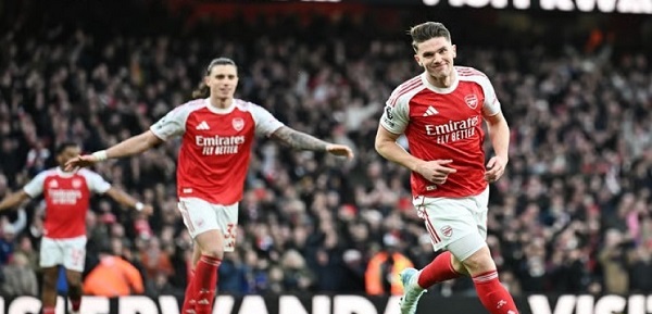 أرسنال يكتسح سندرلاند 3-0 ويبتعد بصدارة الدورى الإنجليزى