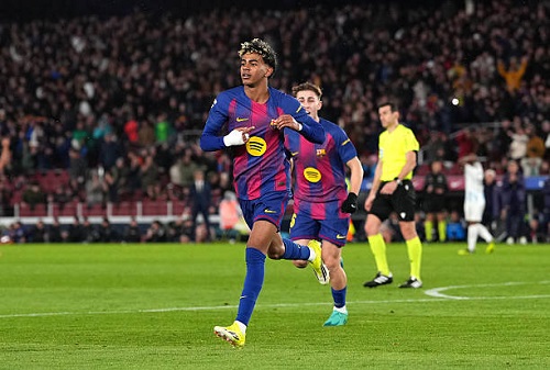 برشلونة يفوز علي إلتشي 3-1 ويواصل التحليق في الصدارة