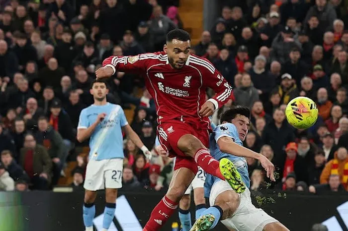 مانشستر سيتي يفوز على ليفربول 2-1 في الدوري الإنجليزي