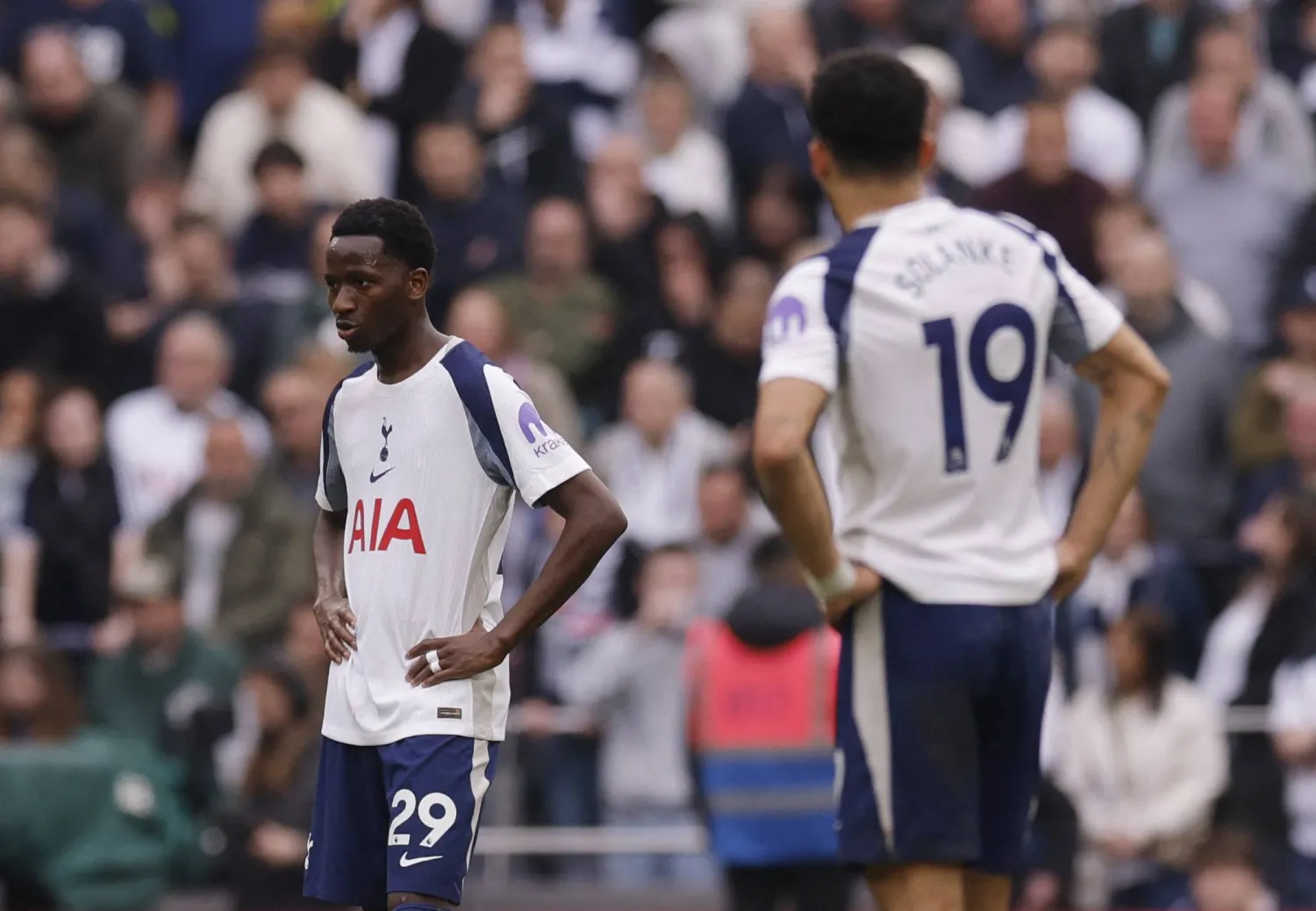 نوتنجهام فورست يكتسح توتنهام 3-0 في الدوري الإنجليزي