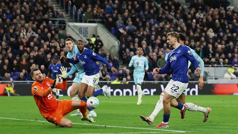 إيفرتون يفوز على بيرنلى 2-0 في الدوري الإنجليزي