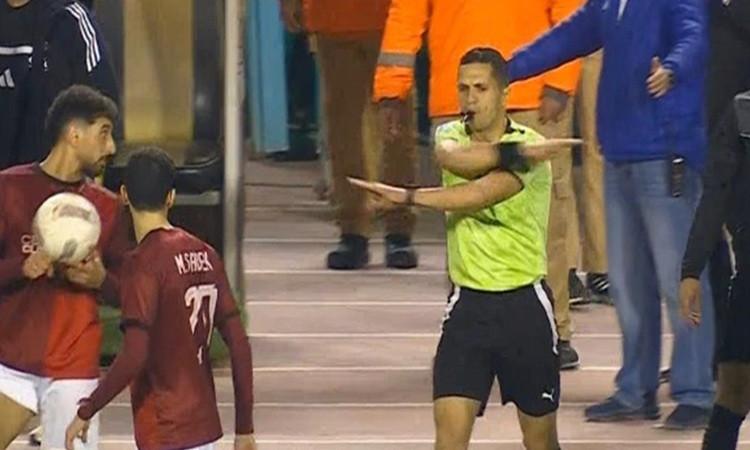 الأهلي يطلب سماع محادثات حكم الساحة والـVAR بعد مباراة سيراميكا