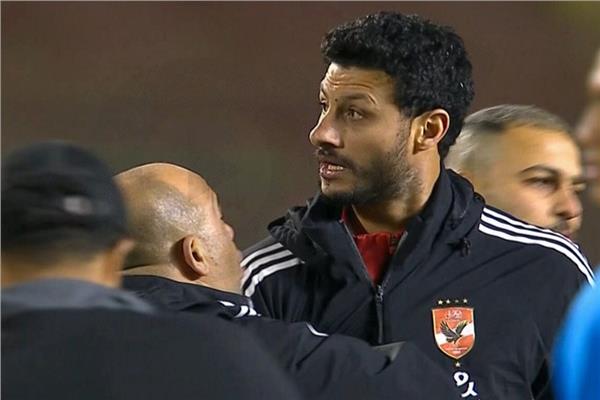 الشناوي يعتدي علي مساعد الحكم بعد مباراة سيراميكا والأهلي