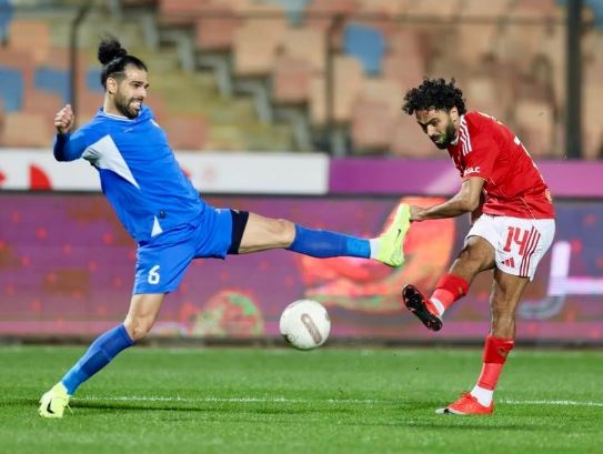 الأهلي يفوز على سموحة 2-1 ويشعل المنافسة على صدارة الدوري