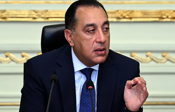 مدبولي: مد مواعيد غلق المحلات حتى الساعة 11 لنهاية أبريل الجاري