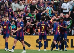 برشلونة يفوز على أوساسونا 2-1 ويقترب من حسم الدوري الإسباني