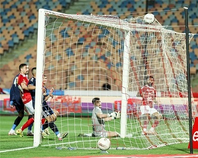 الأهلي يهزم إنبي 3-0 ويحافظ علي آماله في المنافسة علي درع الدوري